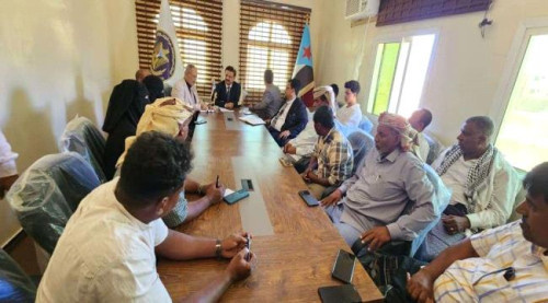 فريق التوجيه والرقابة الرئاسي يعقد لقاءً مع تنفيذية انتقالي سقطرى