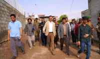 لملس والشوبجي يتفقدان الأسر والمناطق المتضررة في مديرية البريقة جراء سيول المنخفض الجوي