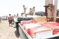 انتقالي لحج يغيث متضرري السيول في قرية دار المناصرة بالمواد الغذائية