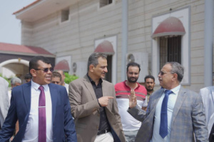 محافظ العاصمة عدن  يزور كلية طب الأسنان