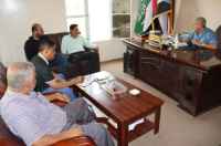 فريق التوجيه والرقابة الرئاسي يلتقي مدير مكتب الإعلام بساحل حضرموت