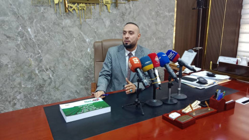 خلال مؤتمر صحفي.. وكيل وزاره الصناعة والتجارة بعدن: سيتم شطب أي وكالة أو علامة تجارية لم تستكمل  الاجراءات القانونيه لدي الوزارة