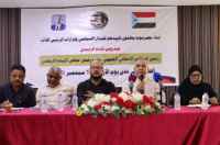 فريق التوجيه والرقابة الرئاسي يعقد لقاءً موسعًا مع القيادة المحلية واللجان المجتمعية بالمكلا