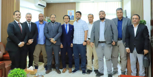 الأمين العام بالمجلس الانتقالي يشهد مراسم تسليم مهام نائب وزير الإعلام والثقافة ونائِبي المدير التنفيذي لشركة النفط