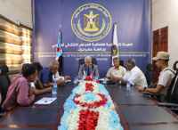 فريق التوجيه والرقابة الرئاسي يعقد اجتماعًا مع تنفيذية منسقية المجلس في كلية العلوم البيئية بجامعة حضرموت