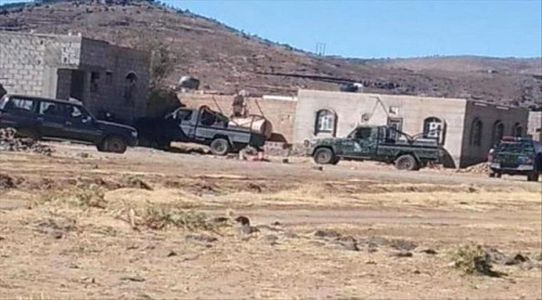 الحوثيون يحاصرون قرية في بني مطر بصنعاء بعد كتابة شعار "ارحل يا حوثي"
