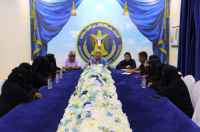 فريق التوجيه والرقابة الرئاسي يلتقي امهات وذوي شهداء الجنوب اللاتي تم الاعتداء على وقفتهن السلمية بالمكلا