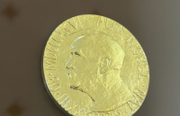 ثلاثة علماء يفوزون بنوبل الطب 2025 لاكتشافهم "كوابح" الجهاز المناعي