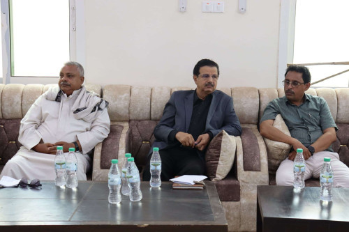 فريق التوجيه والرقابة الرئاسي يلتقي لجنة التنمية بسقطرى ويؤكد أهمية توحيد الجهود لخدمة المحافظة