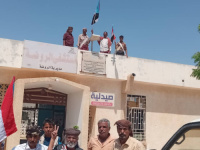 انتقالي الروضة يدشن حملة رفع أعلام الجنوب على المرافق الحكومية بالمديرية