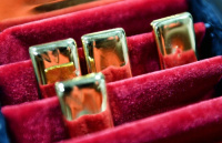 الذهب يتجه لتسجيل أكبر ارتفاع أسبوعي منذ 2008