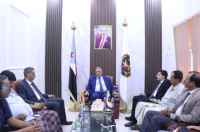 فريق التوجيه والرقابة الرئاسي يناقش مع وزارتي المياه والبيئة والإدارة المحلية أوضاع الخدمات في المهرة