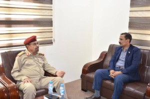 رئيس تنفيذية انتقالي حضرموت يلتقي رئيس مركز العمليات المشتركة بالمحافظة