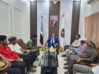 فريق التوجيه والرقابة الرئاسي يلتقي إدارة نادي الجزع الرياضي بمديرية الغيضة