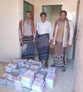 انتقالي الطلح يقدم كمية من الكتب المدرسية لإدارة مكتب التربية والتعليم بالمديرية