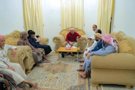 الكثيري يلتقي عدداً من مشايخ وأعيان وادي وصحراء حضرموت ويؤكد أهمية تماسك الجبهة الداخلية