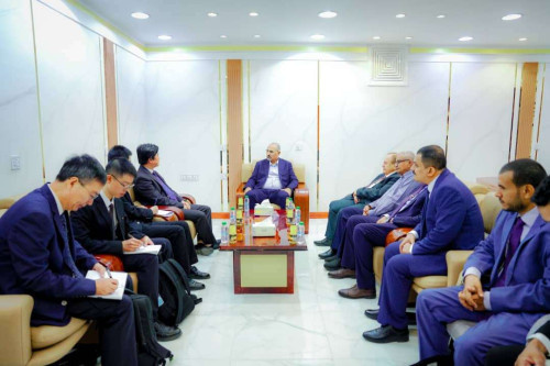 الرئيس الزُبيدي يبحث مع القائم بأعمال السفير الصيني تعزيز العلاقات الثنائية ودعم جهود التنمية