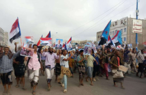 انتقالي ردفان والسلطة المحلية بالمديرية ينظمان مسيرة جماهيرية احتفالًا بانتصارات القوات الجنوبية في حضرموت