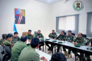 العميد الربيعي يترأس اجتماعًا بقيادات حزام العاصمة عدن ويشدّد على رفع الجاهزية واستدعاء كافة القوة 