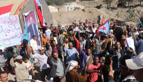 استجابة لدعوة انتقالي الضالع.. اعتصام جماهيري مفتوح للمطالبة بإعلان دولة الجنوب العربي