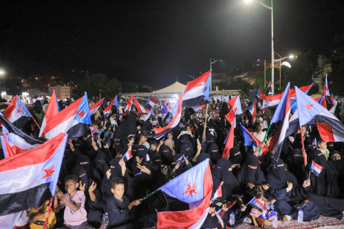 القطاع النسوي بساحة الاعتصام بالمكلا يحيي فعالية جماهيرية ضمن البرنامج التصعيدي المفتوح