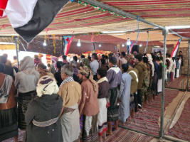 بحضور قيادة انتقالي المحافظة .. ابناء شبوة يؤدون صلاة الجمعة تحت شعار "الوفاء للمشروع العربي" بساحة الاعتصام