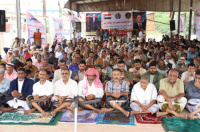 بحضور قيادة انتقالي المحافظة .. أبناء أبين يؤدّون صلاة جمعة  "الوفاء للمشروع العربي" في ساحة الاعتصام