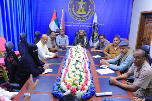 تنفيذية انتقالي وادي وصحراء حضرموت تبحث تنسيق الجهود لتعزيز الاستقرار وتطبيع الحياة العامة