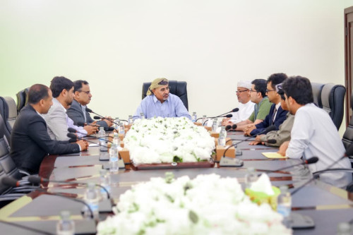 الرئيس الزُبيدي يطّلع على جهود تطبيع الأوضاع وتثبيت دعائم الاستقرار بالمهرة وسقطرى