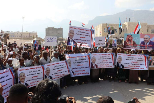 توافد أبناء المناطق الشرقية في سقطرى إلى مخيم الاعتصام دعمًا لمطلب إعلان دولة الجنوب العربي