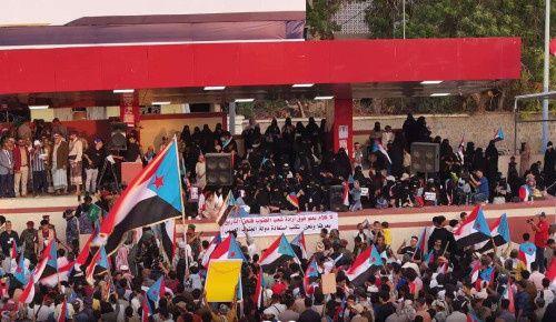 أمسية فنية وثقافية تجسد التلاحم الجنوبي في ساحة الاعتصام المفتوح بالعاصمة عدن