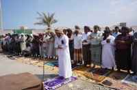 أبناء سقطرى يؤدون صلاة الجمعة في ساحة الاعتصام المفتوح تحت شعار "الثبات والتمكين"