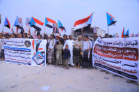 تواصل التوافد الجماهيري إلى ساحة الاعتصام المفتوح في محافظة المهرة