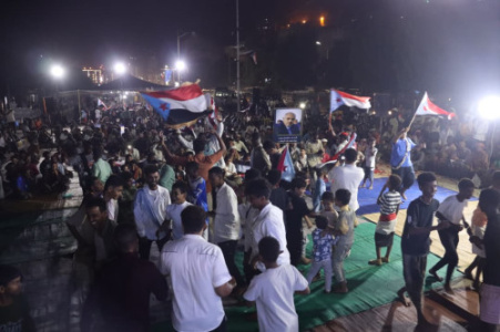 مخيم الاعتصام المفتوح بالمكلا يشهد حفلًا فنيًا وغنائيًا