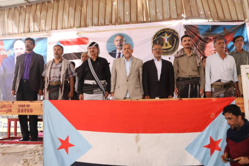 بحضور فريق التوجيه والرقابة الرئاسي.. توافد جماهيري واسع إلى مخيم الاعتصام المفتوح بزنجبار