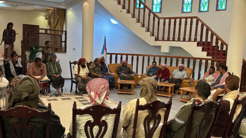 رئيس الجمعية الوطنية يلتقي وفد قبيلة آل الزبيدي بوادي حضرموت