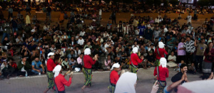 ساحة العروض تحتضن أمسية فنية وثقافية بحضور جماهيري واسع