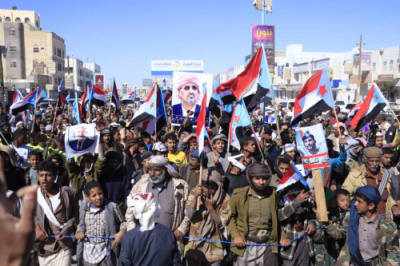 مسيرة جماهيرية حاشدة في عتق تأكيدًا على التمسك بمطلب إعلان الدولة الجنوبية