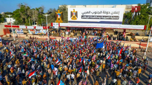 وفود جماهيرية من أبين تصل ساحة الاعتصام المفتوح بالعاصمة عدن