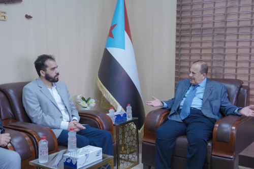 الشؤون الخارجية بالمجلس الانتقالي تبحث تعزيز التعاون مع اللجنة الدولية للصليب الأحمر