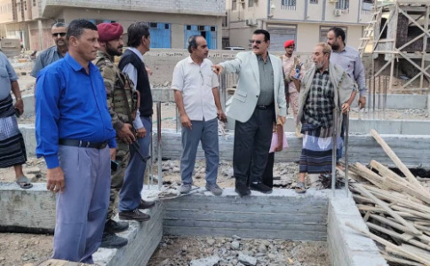 مدير عام المنصورة يدشن مشروع إنشاء مدرسة في بلوك ( 12 )