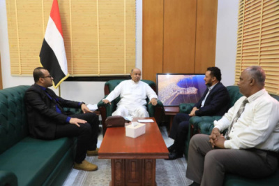 عضو مجلس القيادة الرئاسي يبحث مع قيادة كاك بنك توسيع الشراكة لدعم التنمية والاستثمار