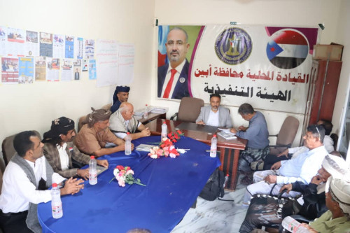 انتقالي أبين يعقد اجتماعًا استثنائيًا برؤساء الهيئات التنفيذية بالمديريات