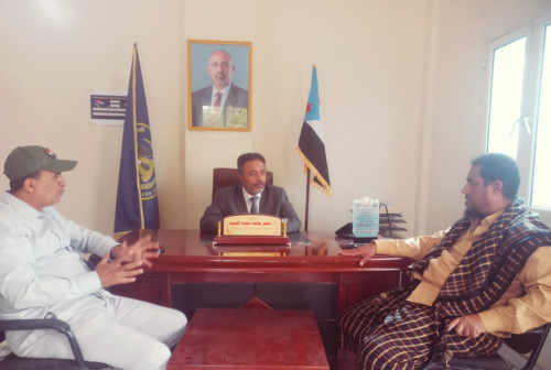 رئيس تنفيذية انتقالي أبين يلتقي مدير عام خنفر ويؤكدان أهمية العمل المشترك