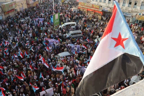 حشود مليونية في المكلا تؤكد &ldquo;الثبات والتحدي&rdquo; وتطالب بطرد قوات الاحتلال اليمني وتجدد التفويض للمجلس الانتقالي الجنوبي (بيان)