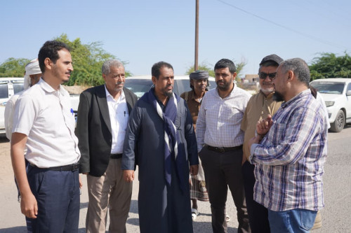 بتوجيهات وزير الأشغال العامة والطرق: تسليم موقع مشروع خط جعار&ndash;باتيس بأبين الى الجهة المنفذة ضمن خطة تطوير البنية التحتية للطرق