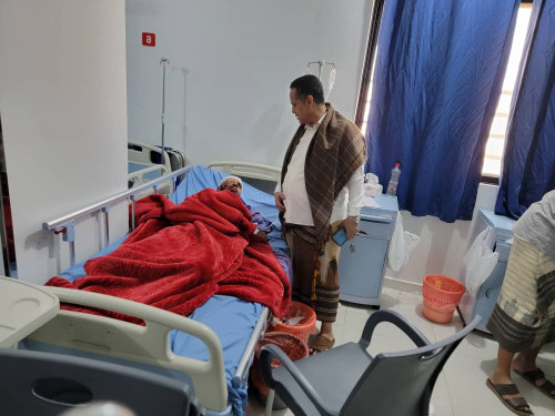 الحالمي يتفقد جرحى الحادث المروري لموكب الضالع المشارك في مليونية الثبات بالعاصمة عدن