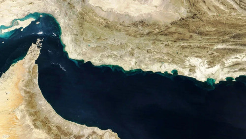 بلاغات عن إغلاق مضيق هرمز.. رسائل من الحرس الثوري للسفن