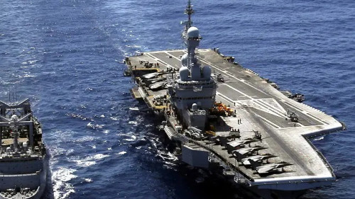 ماكرون: إيران تتحمّل المسؤولية.. و"شارل ديغول" إلى المتوسط