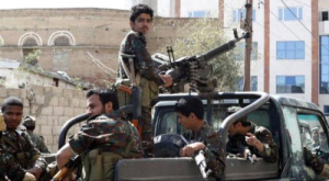 حملة جبايات بالقوة.. ميليشيا الحوثي تقتحم منازل المدنيين في حزيز وتروّع السكان